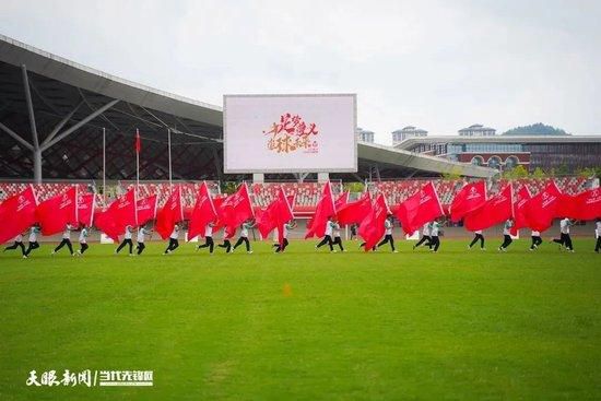 该记者在社媒上写道：拉维亚迎来了他在切尔西的首秀，据我了解，他在战胜水晶宫的比赛中出现了大腿受伤的状况。